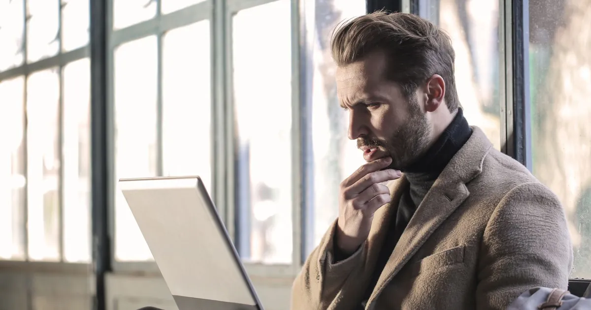 Job seeker at a laptop comparing installment loans unemployed applicants can get in Canada